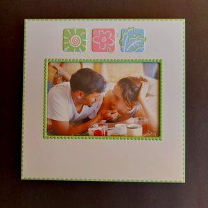 NWOT - Cute Picture Frame With Stand